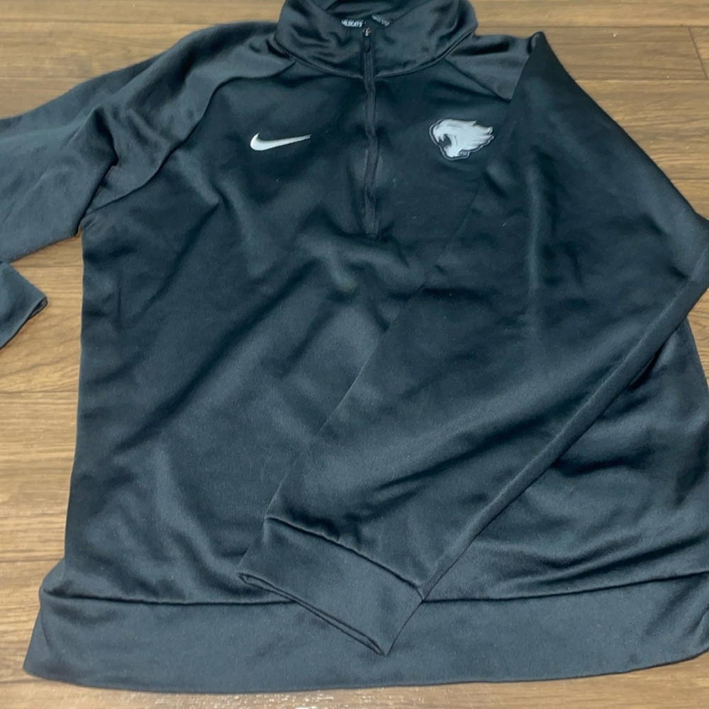 A Nike small women’s half zip (wildcats)